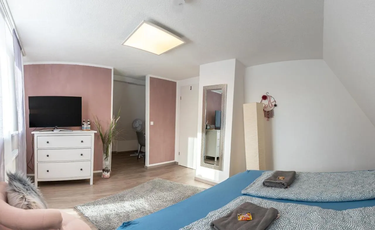 Privatunterkunft #2 Grosses Zimmer Mit Pool Und Garten Memmingen