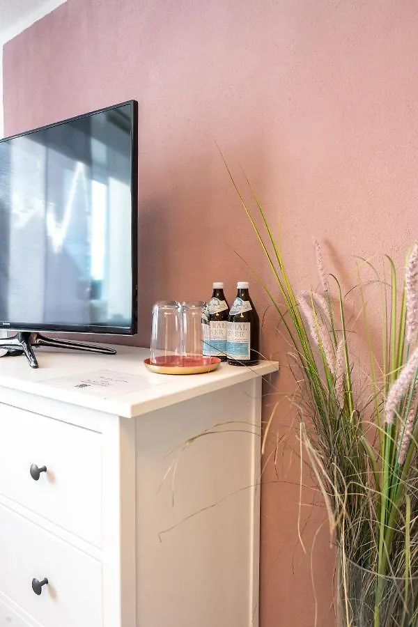 Privatunterkunft #2 Grosses Zimmer Mit Pool Und Garten Memmingen