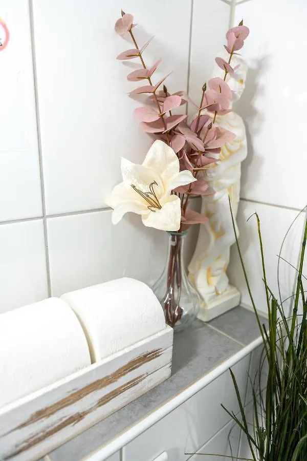 Privatunterkunft #2 Grosses Zimmer Mit Pool Und Garten Memmingen