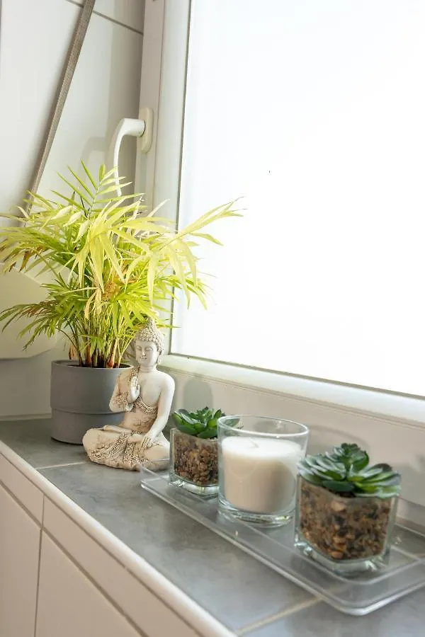 Privatunterkunft #2 Grosses Zimmer Mit Pool Und Garten Memmingen